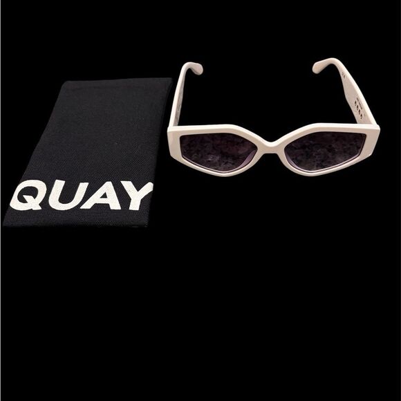 Quay Australia Hot Gossip White Sunglasses Cat 3 Lens NEW - Picture 1 of 5